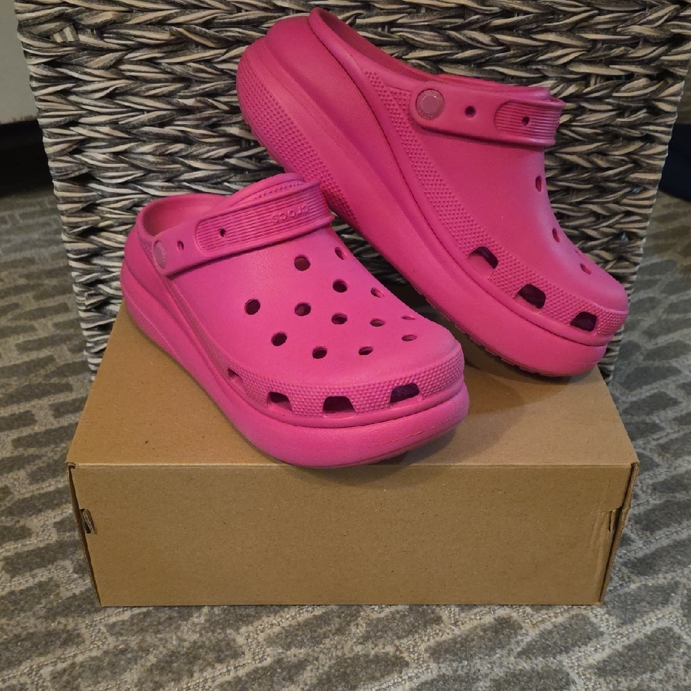 CROCS Vibrant Pink Women's Clogs